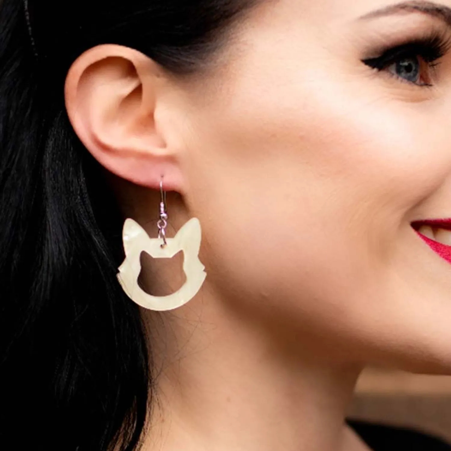 Cat Head Ripple Resin Drop Earrings - White^Erstwilder